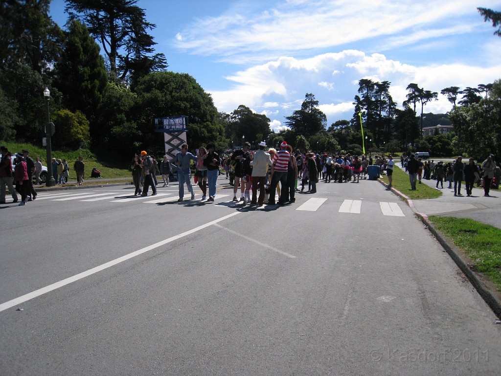 2011 Bay to Breakers Sunday 0720.JPG - I was able to participate in the 2011, 100th anniversary of the San Francisco Bay to Breakers 12K race. A great weekend for sight seeing and racing.